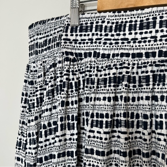 Lane Bryant Womens Plus Size 22/24 Blue White Print Jersey Knit Mini Skirt NEW - Picture 2 of 9